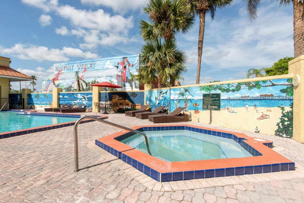 Clarion Inn & Suites Kissimmee-Lake Buena Vista South Image 10