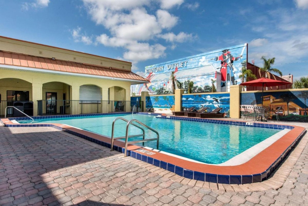 Clarion Inn & Suites Kissimmee-Lake Buena Vista South Image 17