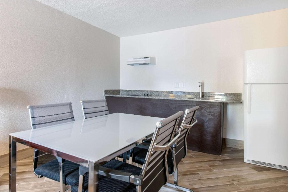 Clarion Inn & Suites Kissimmee-Lake Buena Vista South Image 20